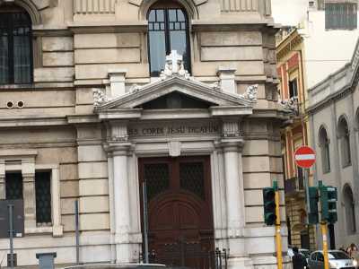 Entrata della vecchia chiesa del Sacro Cuore 